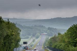 24-Stunden-Rennen auf dem Nürburgring: Warten auf Wiederaufnahme nach XXL-Rennpause
