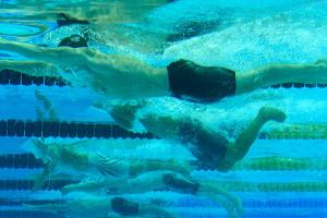 Para-Schwimmer Engel mit Weltrekord über 50 m Brust