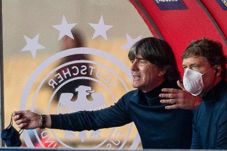 Seit der WM-Pleite strauchelt die von Löw trainierte Mannschaft mehr oder minder durch die Wettbewerbe und verspielt den hoh...