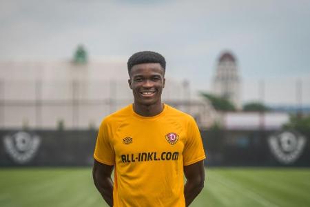 Dresden verpflichtet Defensivspieler Akoto