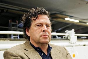 "Big Manni": Manfred Brenner (Hans-Jochen Wagner) ist entschlossen, mit seiner Firma FlowTex zu reüssieren.