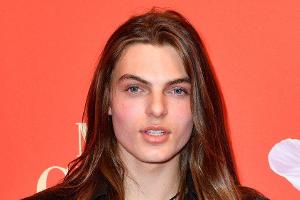 Erster Todestag: Damian Hurley erinnert an seinen verstorbenen Vater