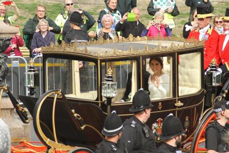 Nur fünf Monate später, am 12. Oktober 2018, tritt auch Prinzessin Eugenie vor den Traualtar. Die jüngste Tochter von Prinz ...