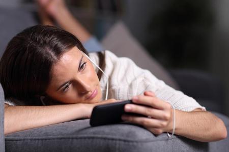 Filme und Serien von Amazon Prime Video lassen sich auf Smartphone und PC herunterladen. Filme und Serien von Amazon Prime Video lassen sich auf Smartphone und PC herunterladen.