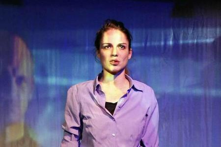 Stella Denis-Winkler war zuvor in Theaterproduktionen zu sehen, wie hier 2014 auf der Vaganten Bühne in Berlin. Stella Denis-Winkler war zuvor in Theaterproduktionen zu sehen, wie hier 2014 auf der Vaganten Bühne in Berlin.