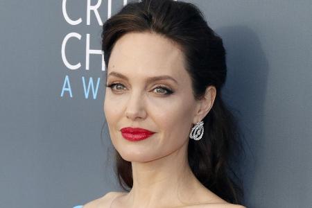 Angelina Jolie hat über ihren ausgeprägten Mutterinstinkt gesprochen. Angelina Jolie hat über ihren ausgeprägten Mutterinstinkt gesprochen.
