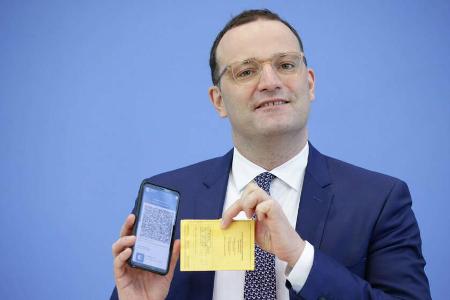 Jens Spahn bei der Vorstellung des digitalen Imfpnachweises. Jens Spahn bei der Vorstellung des digitalen Imfpnachweises.