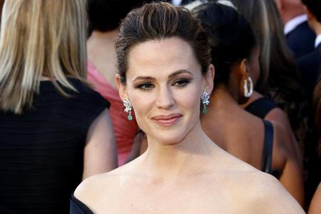 Jennifer Garner sieht die neue, alte Liebe zwischen ihrem Ex und seiner Ex mit Wohlwollen Jennifer Garner sieht die neue, alte Liebe zwischen ihrem Ex und seiner Ex mit Wohlwollen