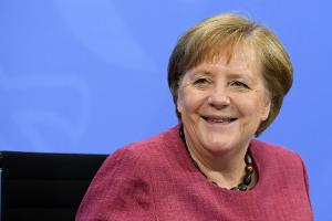 Merkels Wünsche für das DFB-Team: "Ganz weit kommen"