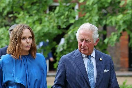 Prinz Charles mit Stella McCartney beim gestrigen Treffen. Prinz Charles mit Stella McCartney beim gestrigen Treffen.