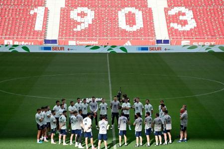 Spanisches Team vor EM-Auftakt geimpft - weitere Testreihe negativ Spanisches Team vor EM-Auftakt geimpft - weitere Testreihe negativ