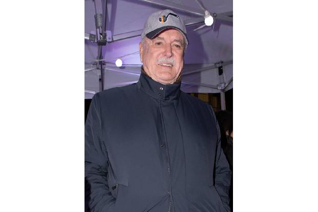 Monty-Python-Urgestein John Cleese feierte mit einer Geschichte über einen alten Mann, der zu 20 Jahren Haft verurteilt wird...