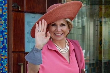 Königin Máxima der Niederlande von oben bis unten in Pink. Königin Máxima der Niederlande von oben bis unten in Pink.