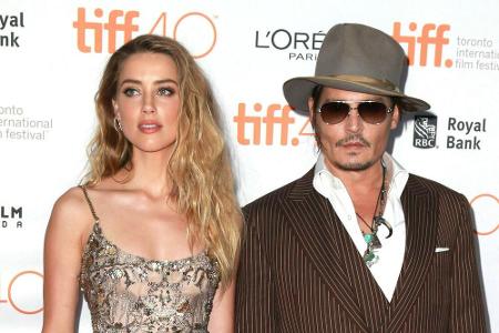 Seit Anfang 2017 sind Amber Heard und Johnny Depp geschieden, ihr Rosenkrieg ist allerdings noch in vollem Gange. Nach hefti... Seit Anfang 2017 sind Amber Heard und Johnny Depp geschieden, ihr Rosenkrieg ist allerdings noch in vollem Gange. Nach hefti...