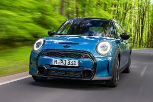 So fahren Cooper SE, Cooper S und JCW-Cabrio