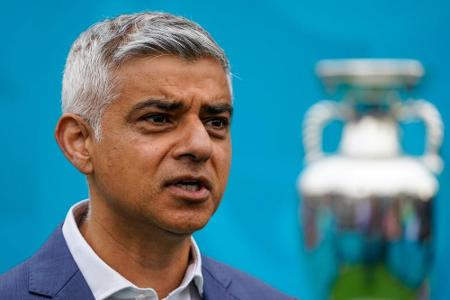 Bürgermeister Khan warnt schottische Fans vor Reisen nach London Bürgermeister Khan warnt schottische Fans vor Reisen nach London