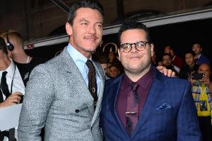 Die Schauspieler Luke Evans (l.) und Josh Gad bei der Hollywood-Premiere von "Die Schöne und das Biest".