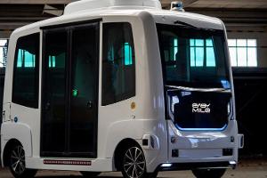 Selbstfahrender Elektrobus mit Solarzellen