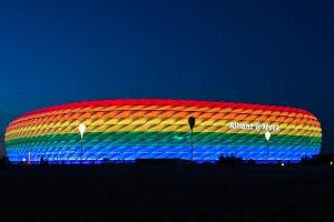 So reagieren Promis und Politik auf das UEFA-Verbot