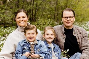 Kronprinzessin Victoria und Prinz Daniel von Schweden mit ihren Kindern Prinz Oscar und Prinzessin Estelle.