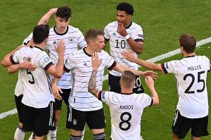 Nach Sieg gegen Portugal: So feiern die Stars das DFB-Team