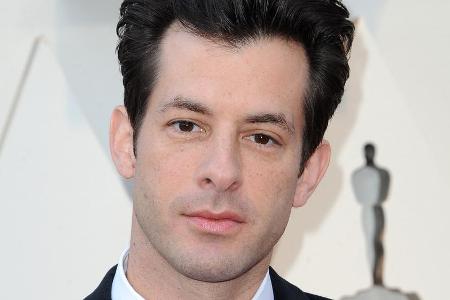 Mark Ronson war von 2011 bis 2018 mit der französischen Schauspielerin Joséphine de La Baume verheiratet. Mark Ronson war von 2011 bis 2018 mit der französischen Schauspielerin Joséphine de La Baume verheiratet.