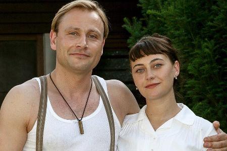 Die Schauspieler Mercedes Müller und Max Riemelt übernehmen in Die Schauspieler Mercedes Müller und Max Riemelt übernehmen in