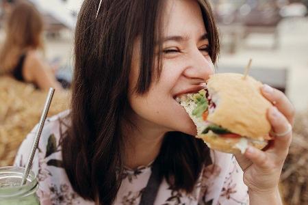 Einseitige Ernährung? Für klassische Burgerpatties aus Fleisch gibt es gute Alternativen. Einseitige Ernährung? Für klassische Burgerpatties aus Fleisch gibt es gute Alternativen.