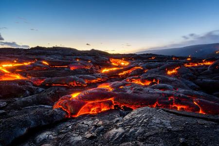 Nur wenige Vulkane auf der Erde sind so aktiv wie der Kilauea auf Hawaii. Übersetzt bedeutet der Name Kilauea 