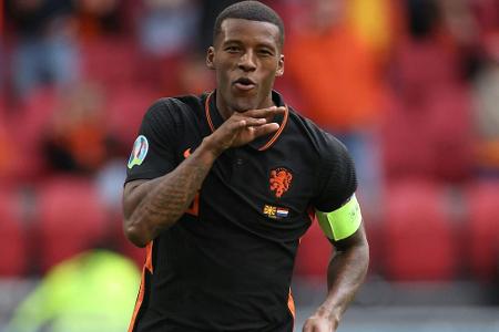 Rassismus in Stadien: Oranje-Kapitän Wijnaldum fordert UEFA zum Handeln auf Rassismus in Stadien: Oranje-Kapitän Wijnaldum fordert UEFA zum Handeln auf
