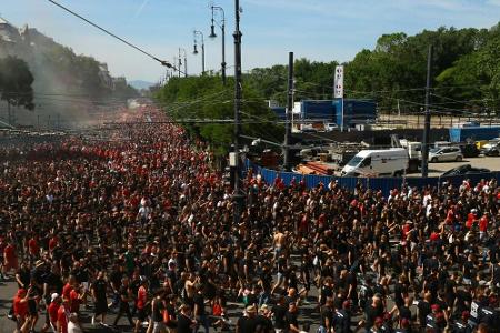 Etwa 25.000 Zuschauer bei Fanmarsch in Budapest Etwa 25.000 Zuschauer bei Fanmarsch in Budapest