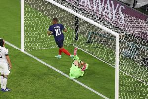Harmlos und ungeschickt: Eigentor von Hummels besiegelt historische Niederlage