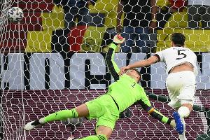 Hummels mit erstem deutschen Turnier-Eigentor seit Vogts 1978