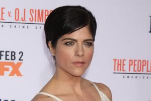 Erblondet: Selma Blair überrascht mit neuer Frisur