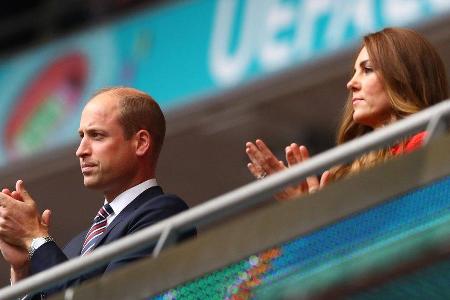 Prinz William und Herzogin Kate auf der Tribüne im Wembley-Stadion.