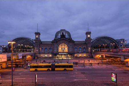 Heute sind viele von ihnen längst selbst Sehenswürdigkeiten geworden, beginnt die Stadtbesichtigung doch oft schon am Bahnst... Heute sind viele von ihnen längst selbst Sehenswürdigkeiten geworden, beginnt die Stadtbesichtigung doch oft schon am Bahnst...