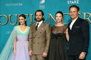 Sophie Skelton, Richard Rankin, Caitriona Balfe und Sam Heughan bei der Premiere der fünften Staffel von "Outlander" in Los ...