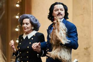 "Der große Rudolph": Else (Hannelore Elsner) und Rudolph Moshammer (Thomas Schmauser) auf dem Weg in ihr Ladengeschäft.