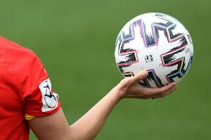 Pollak verlängert bei Bayern-Frauen und wechselt zu Bayer