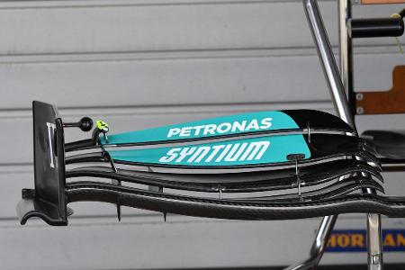 Der Frontflügel am Mercedes W12 soll laut Red Bull zu flexibel sein Der Frontflügel am Mercedes W12 soll laut Red Bull zu flexibel sein