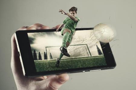 Auch in den sozialen Medien gibt es allerhand Unterhaltung zum Thema Fußball Auch in den sozialen Medien gibt es allerhand Unterhaltung zum Thema Fußball
