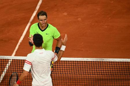Djokovic verneigt sich nach Halbfinalsieg vor Nadal Djokovic verneigt sich nach Halbfinalsieg vor Nadal