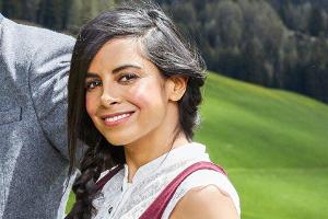 Collien Ulmen-Fernandes moderiert die neue Staffel "Die Alm".