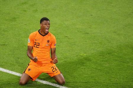 Oranje stürmt als Gruppensieger ins EM-Achtelfinale Oranje stürmt als Gruppensieger ins EM-Achtelfinale