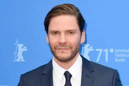 Daniel Brühl auf der 71. Berlinale und der Weltpremiere seines Regiedebüts Daniel Brühl auf der 71. Berlinale und der Weltpremiere seines Regiedebüts
