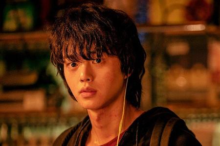 Cha Hyun-soo (Song Kang) geht in Cha Hyun-soo (Song Kang) geht in