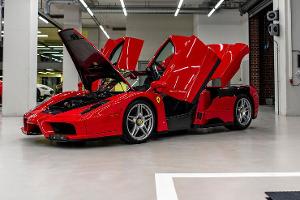 Fünf Vettel-Ferrari im Angebot