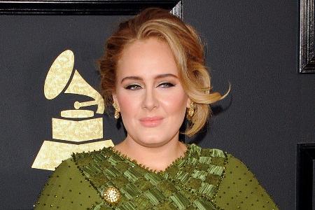 Adele ist gleichzeitig auf dem Titelblatt zweier Adele ist gleichzeitig auf dem Titelblatt zweier