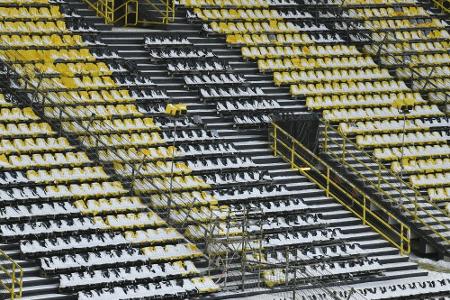Blindgänger aus dem Weltkrieg: BVB räumt Stadion Blindgänger aus dem Weltkrieg: BVB räumt Stadion