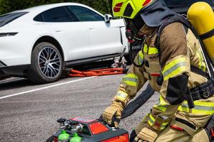 Neuer Ansatz zur Brandbekämpfung bei Elektroautos